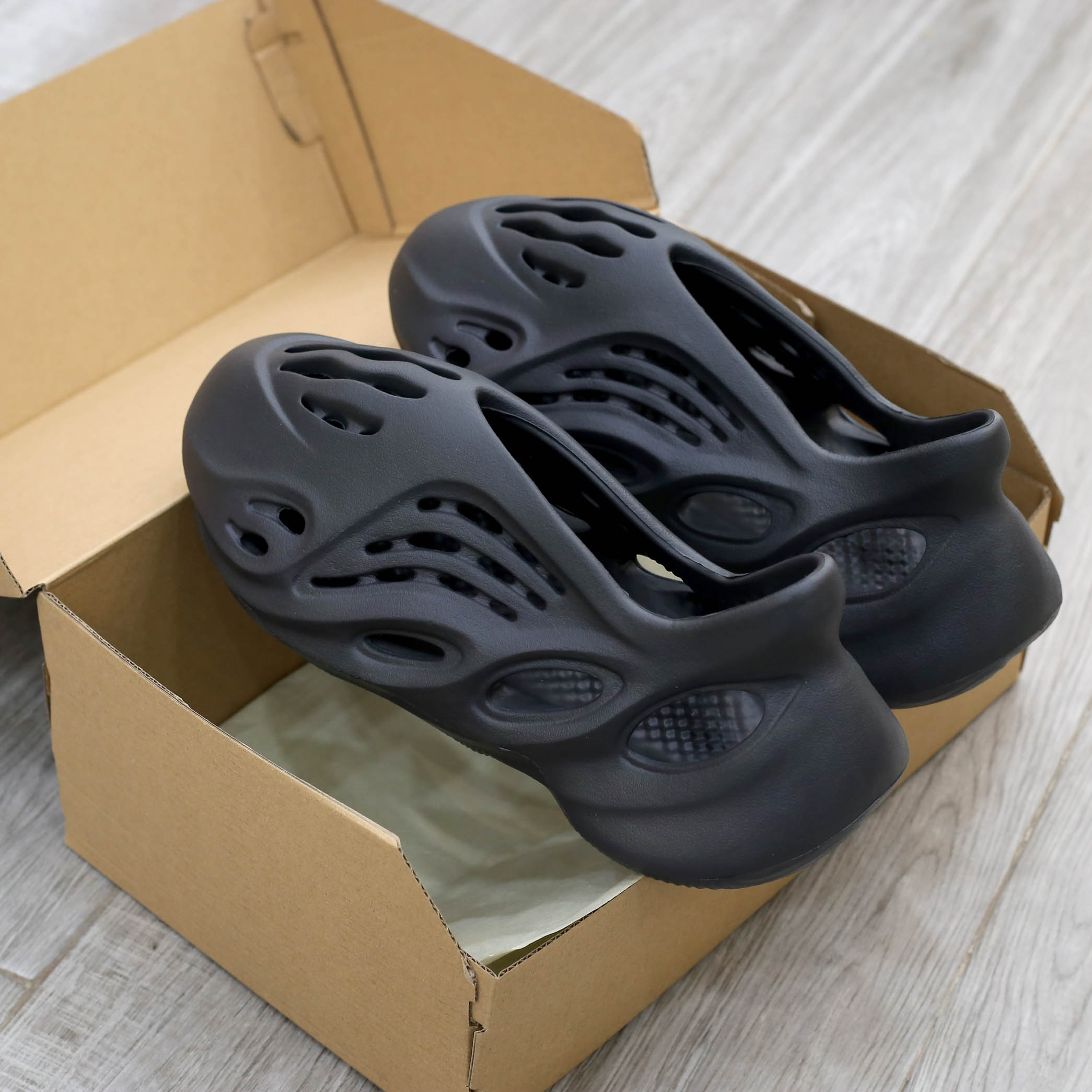 Giày Adidas Yeezy Foam RNR Onyx ‘Black’ đen rep 1:1