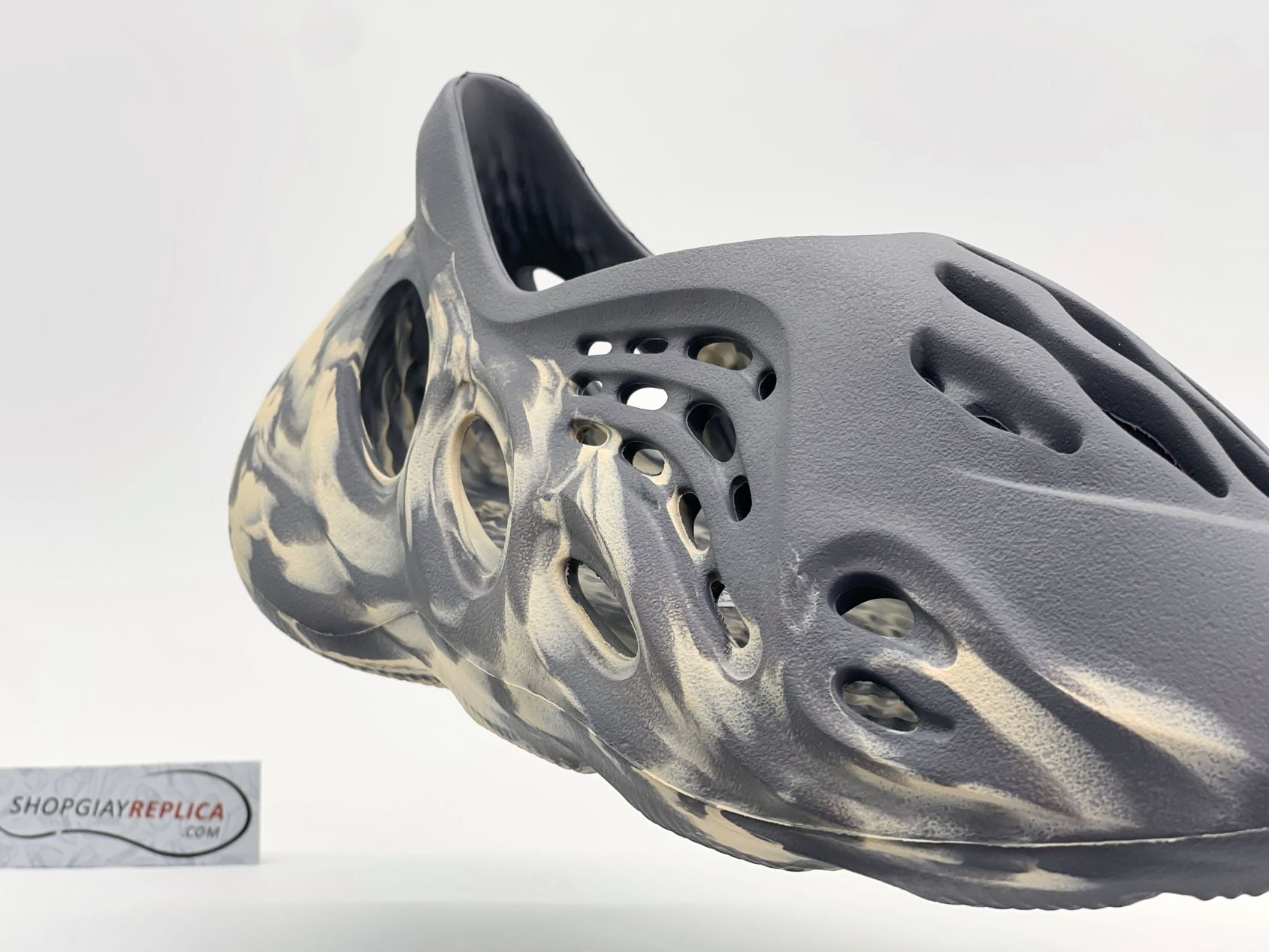 Giày Adidas Yeezy Foam Runner ‘MXT Moon Grey’