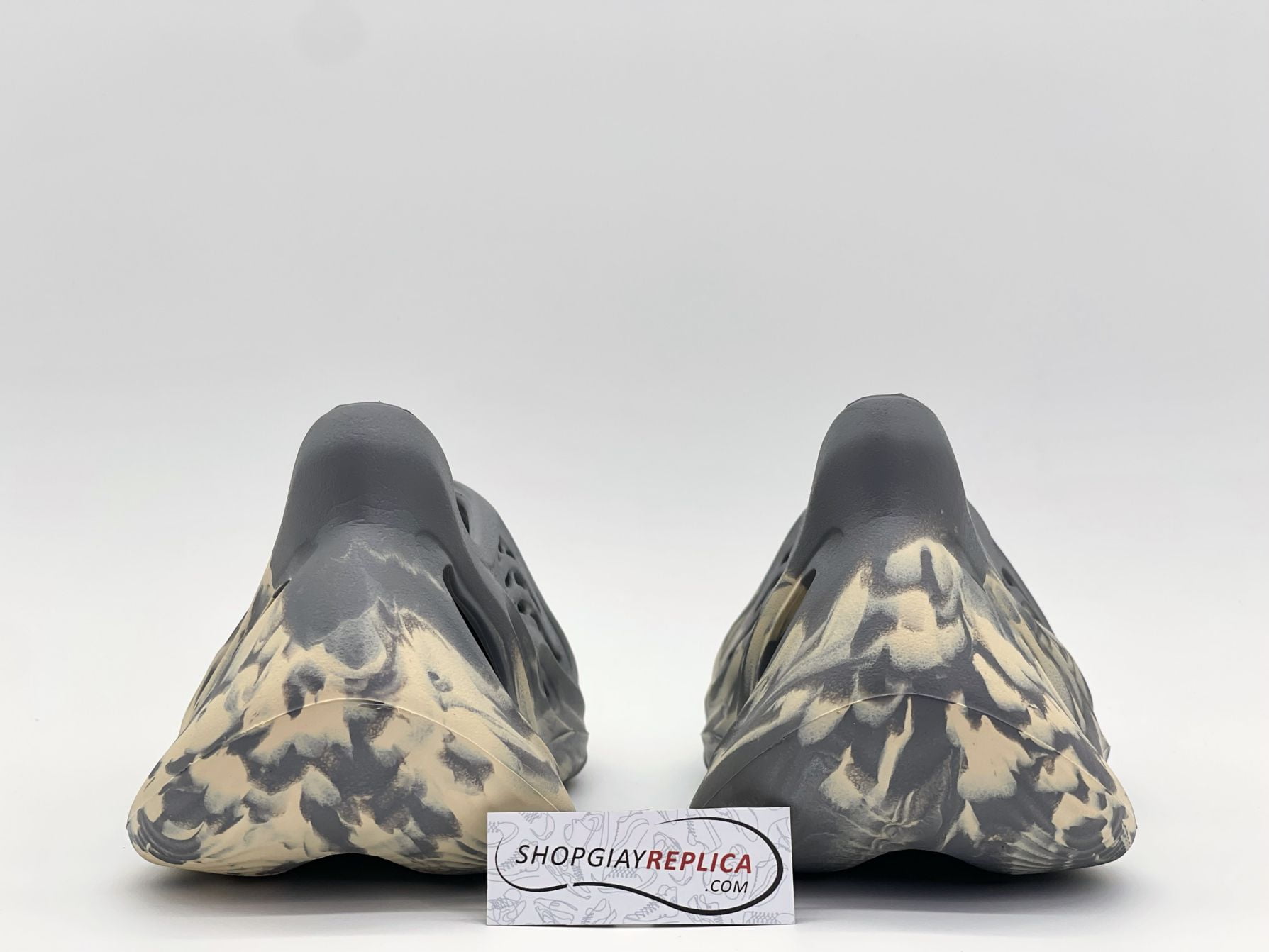 Giày Adidas Yeezy Foam Runner ‘MXT Moon Grey’