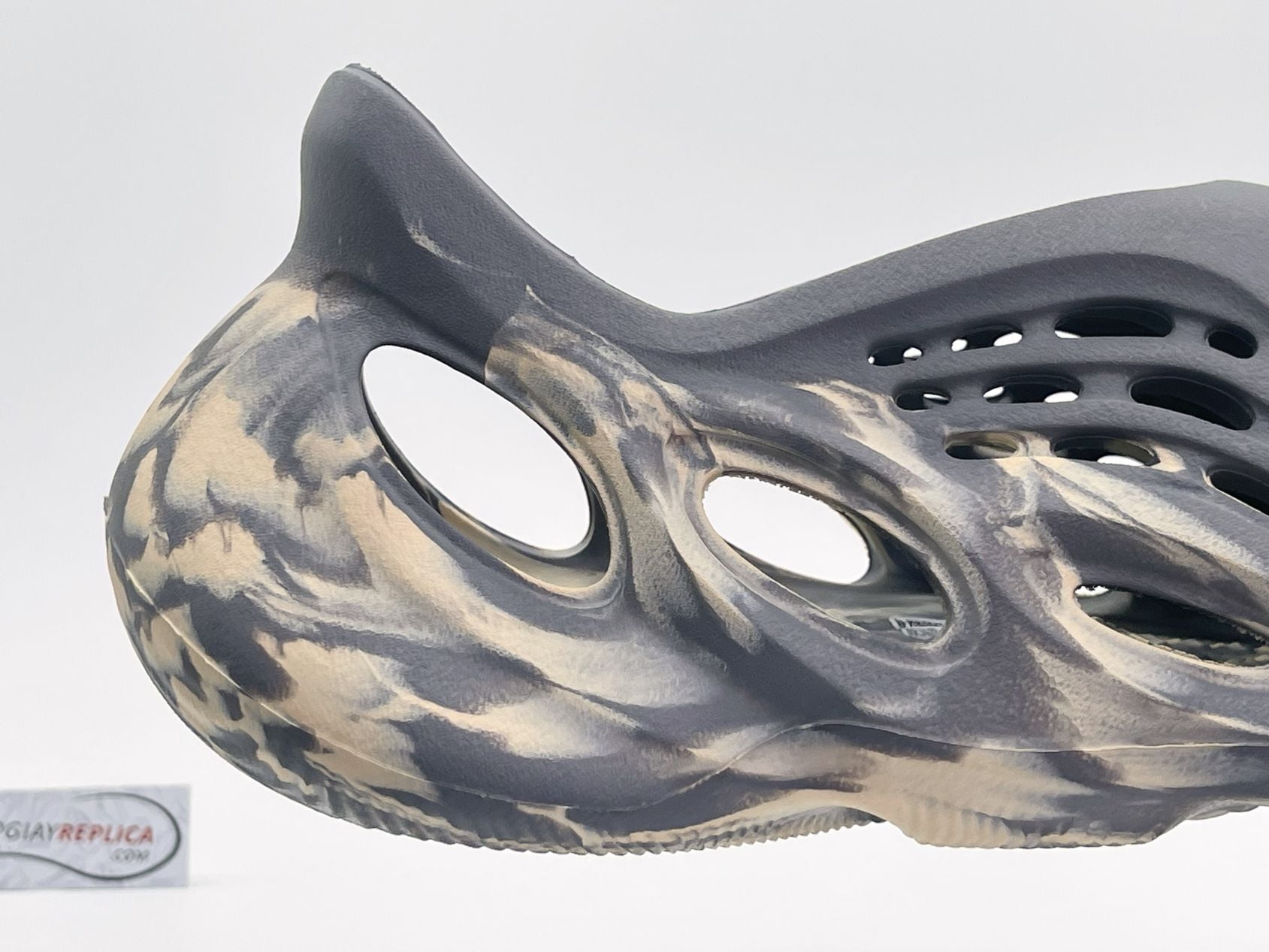 Giày Adidas Yeezy Foam Runner ‘MXT Moon Grey’ rep 1:1