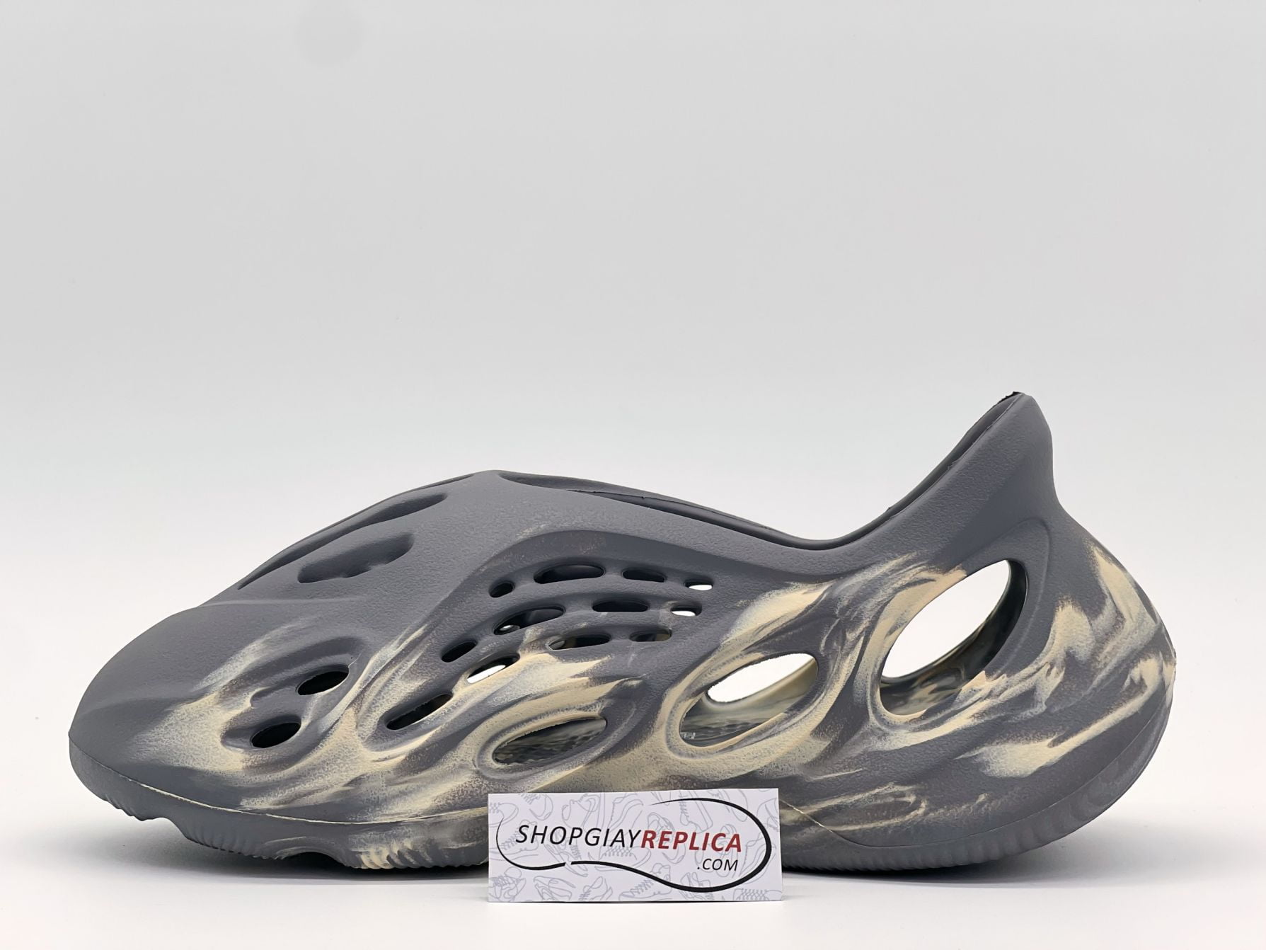 Giày Adidas Yeezy Foam Runner ‘MXT Moon Grey’ rep 1:1