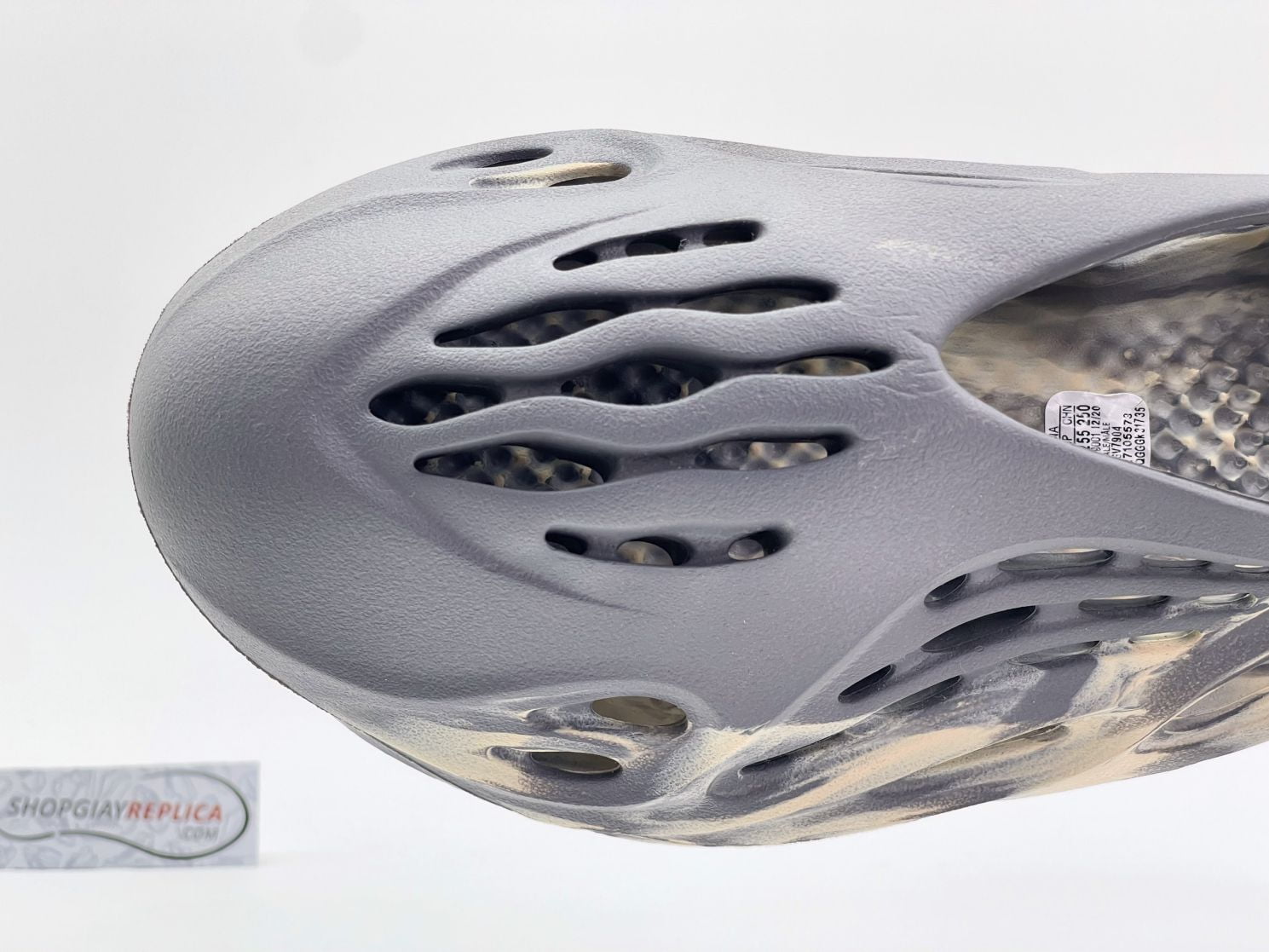 Giày Adidas Yeezy Foam Runner ‘MXT Moon Grey’