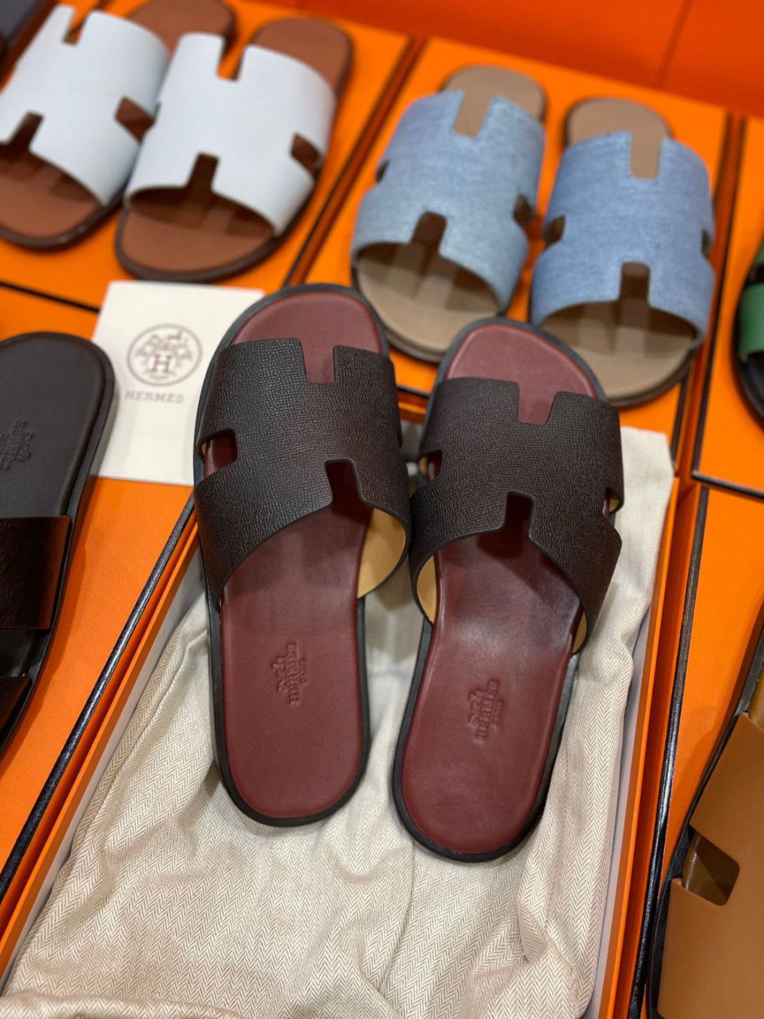 Dép Hermes Izmir Da Epsom (Sần) Nâu đế Đỏ Mận