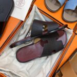 Dép Hermes Izmir Da Epsom (Sần) Nâu đế Đỏ Mận