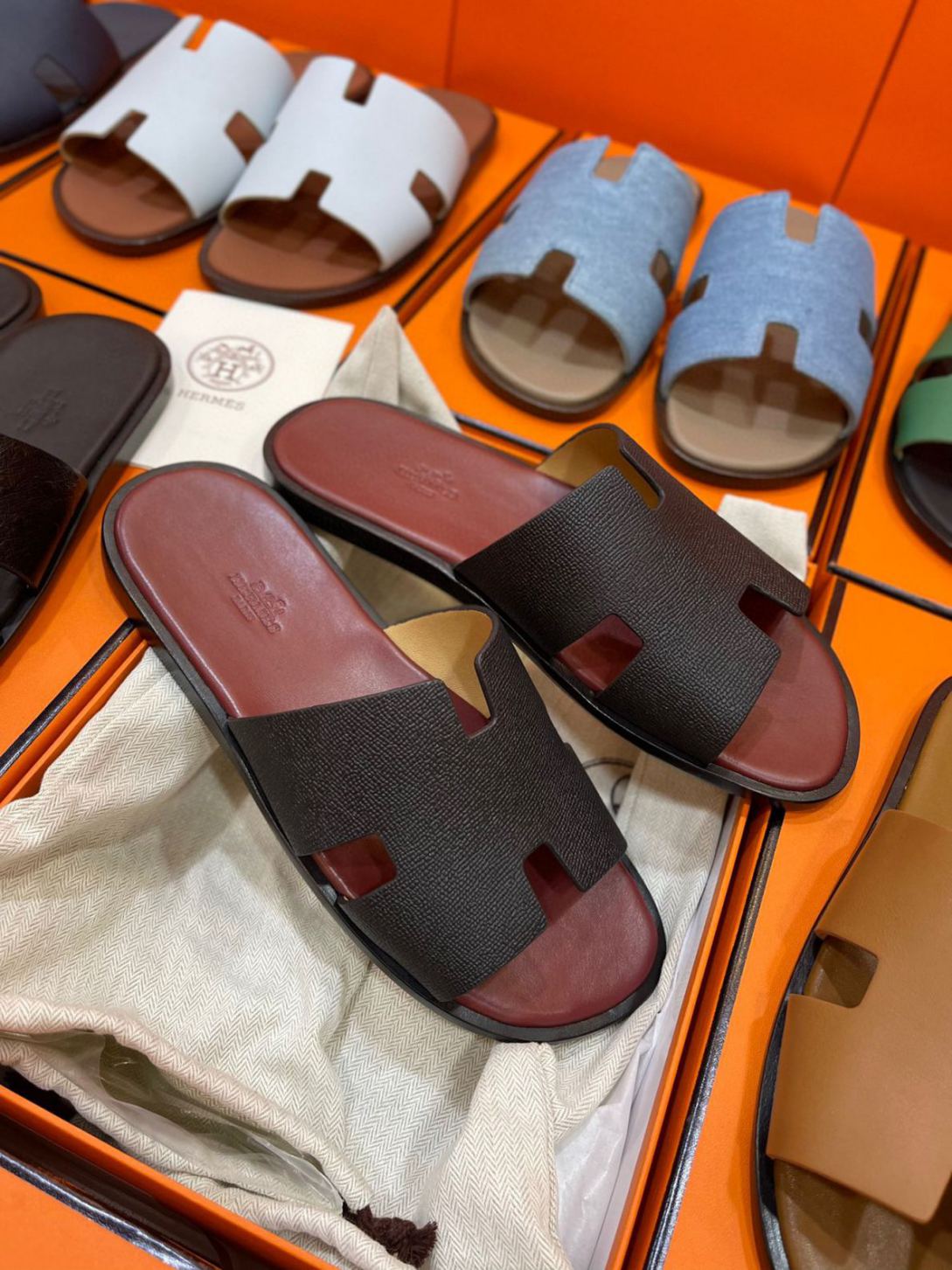 Dép Hermes Izmir Da Epsom (Sần) Nâu đế Đỏ Mận