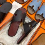 Dép Hermes Izmir Da Epsom (Sần) Nâu đế Đỏ Mận