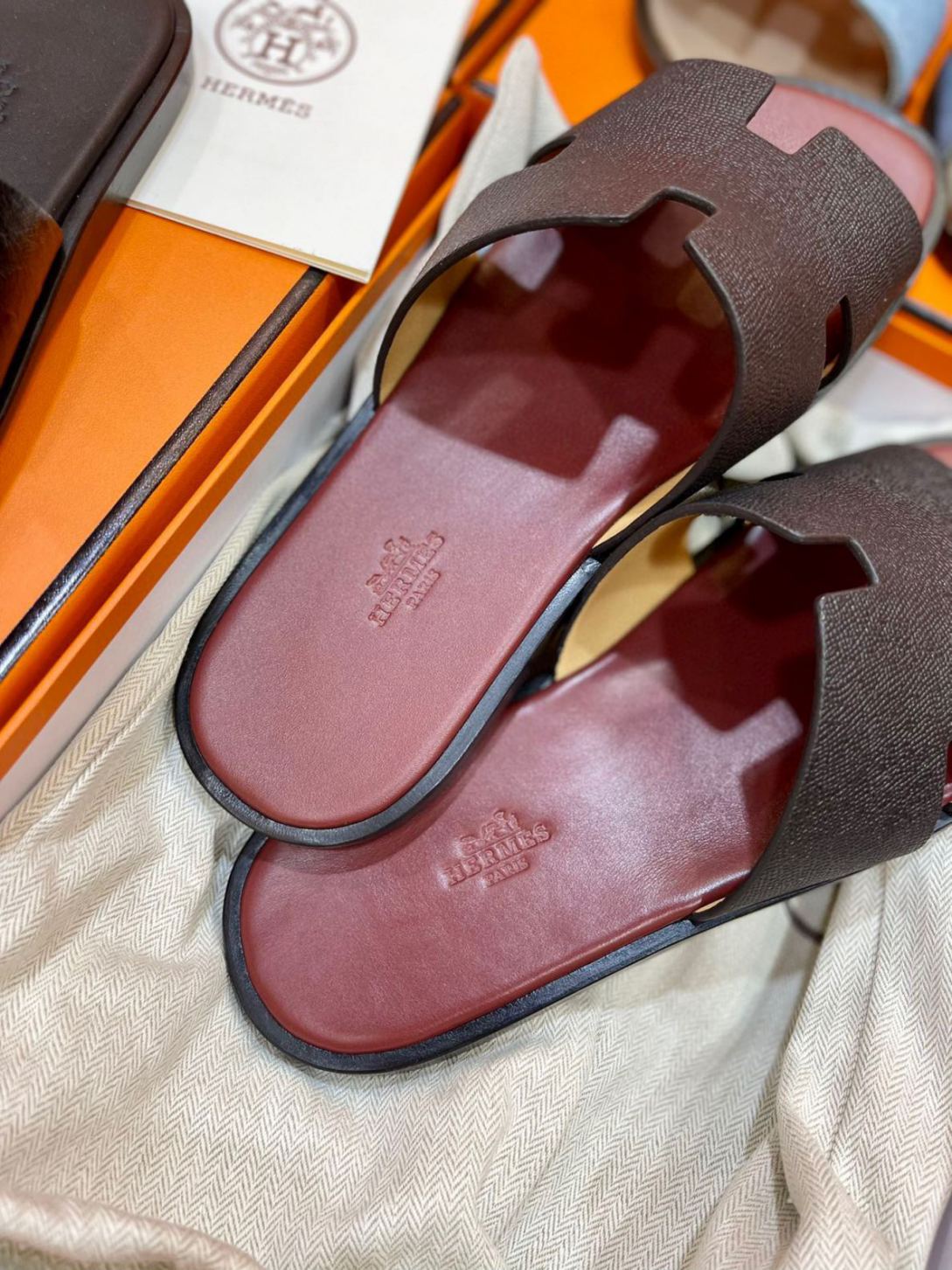 Dép Hermes Izmir Da Epsom (Sần) Nâu đế Đỏ Mận
