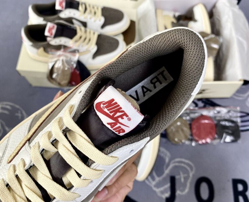 Giày Nike Air Jordan 1 Low Travis Scott ‘Reverse Mocha’ Rep 1:1