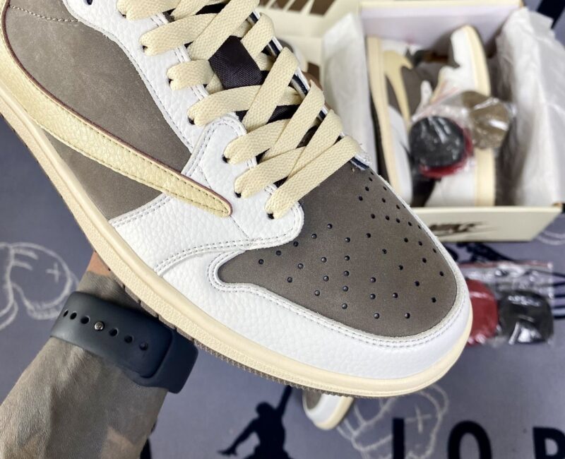 Giày Nike Air Jordan 1 Low Travis Scott ‘Reverse Mocha’ Rep 1:1