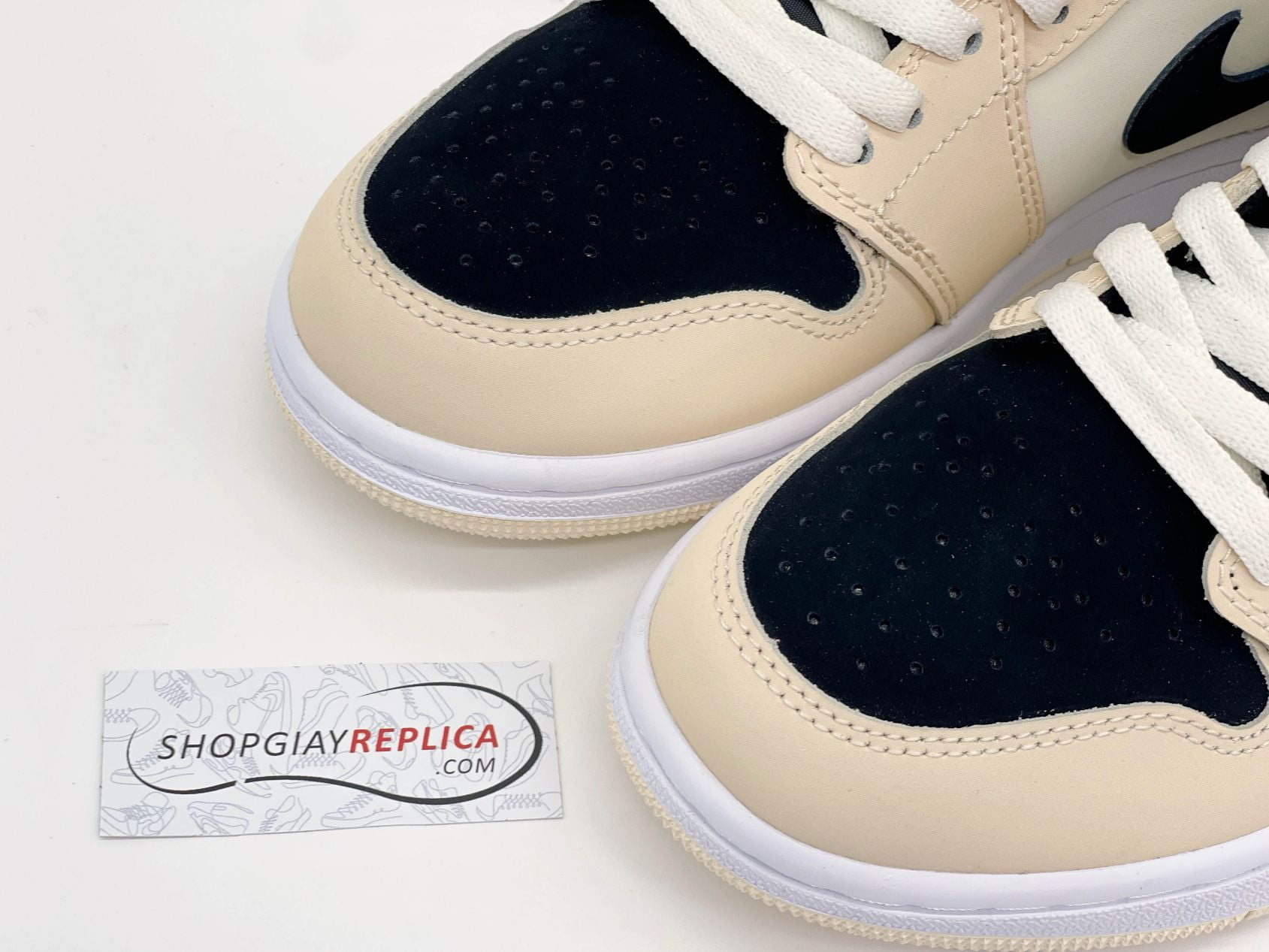 Giày Nike Air Jordan 1 Mid 'Barely Orange'