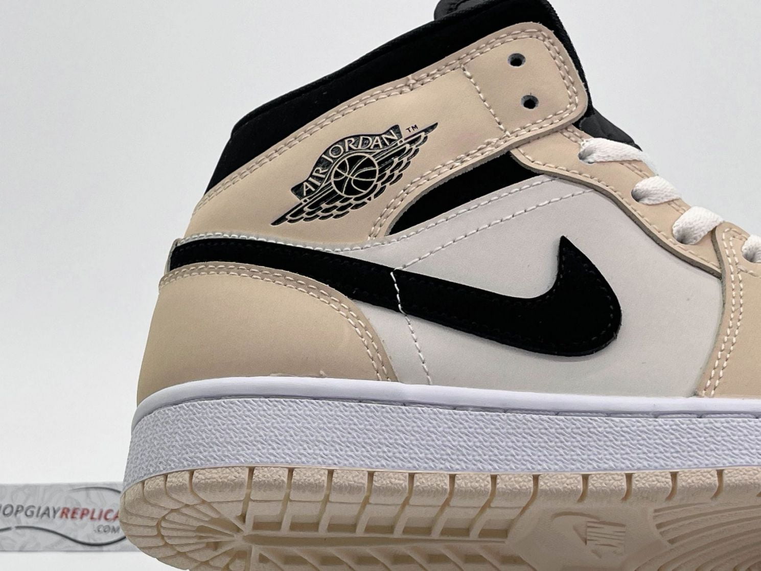 Giày Nike Air Jordan 1 Mid 'Barely Orange'