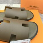 Dép Hermes Nam Da Epsom (Sần) Màu Rêu Đế Viền Đen