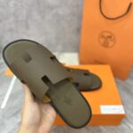 Dép Hermes Nam Da Epsom (Sần) Màu Rêu Đế Viền Đen