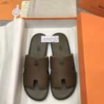 Dép Hermes Nam Da Epsom (Sần) Màu Rêu Đế Viền Đen