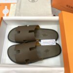 Dép Hermes Nam Da Epsom (Sần) Màu Rêu Đế Viền Đen