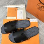 Dép Hermes Izmir Da Trơn Đen Lót Đế họa tiết iconic chữ H