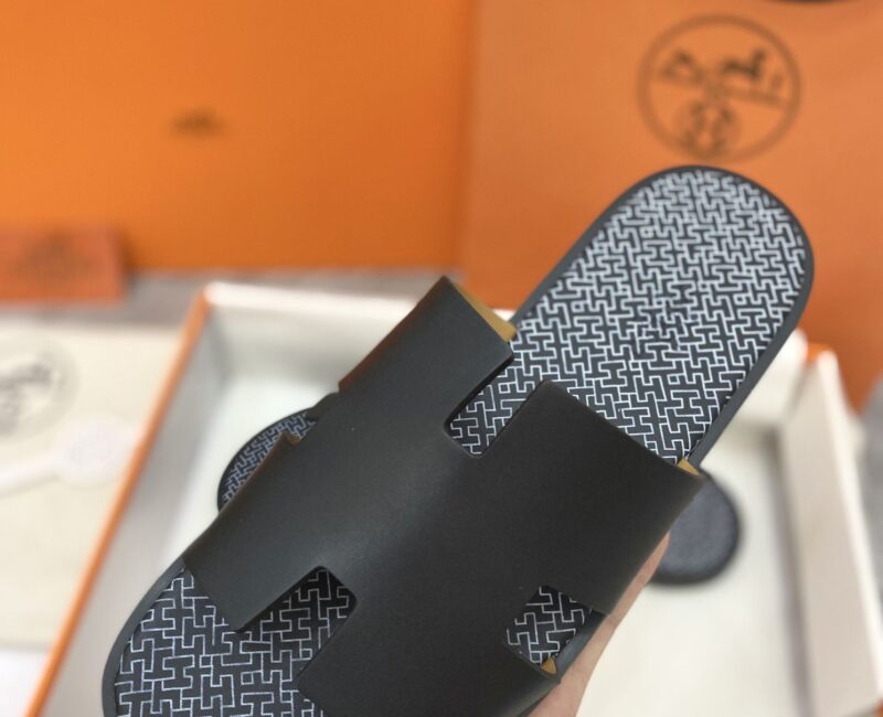 Dép Hermes Izmir Da Trơn Đen Lót Đế họa tiết iconic chữ H