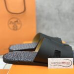 Dép Hermes Izmir Da Trơn Đen Lót Đế họa tiết iconic chữ H