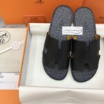 Dép Hermes Izmir Da Trơn Đen Lót Đế họa tiết iconic chữ H