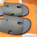Dép Hermes Izmir Da Epsom (Sần) Xám Đế Viền Đen