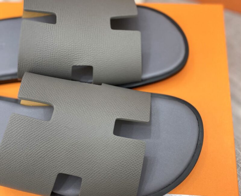 Dép Hermes Izmir Da Epsom (Sần) Xám Đế Viền Đen