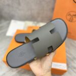 Dép Hermes Izmir Da Epsom (Sần) Xám Đế Viền Đen