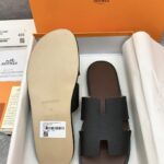 Dép Hermes Nam da Epsom (Sần) Màu Đen đế Nâu