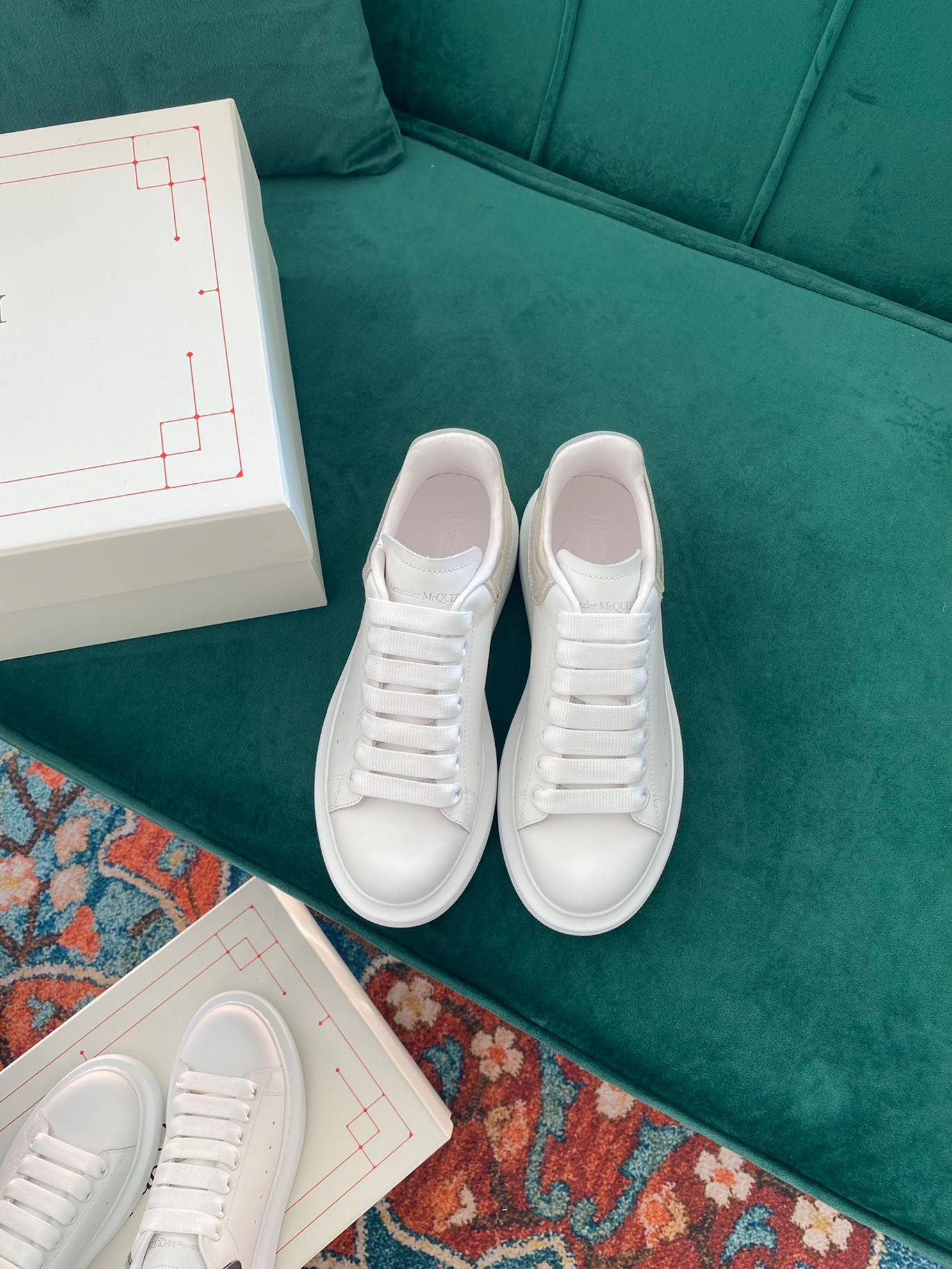 Giày Alexander Mcqueen Gót Trắng Trong