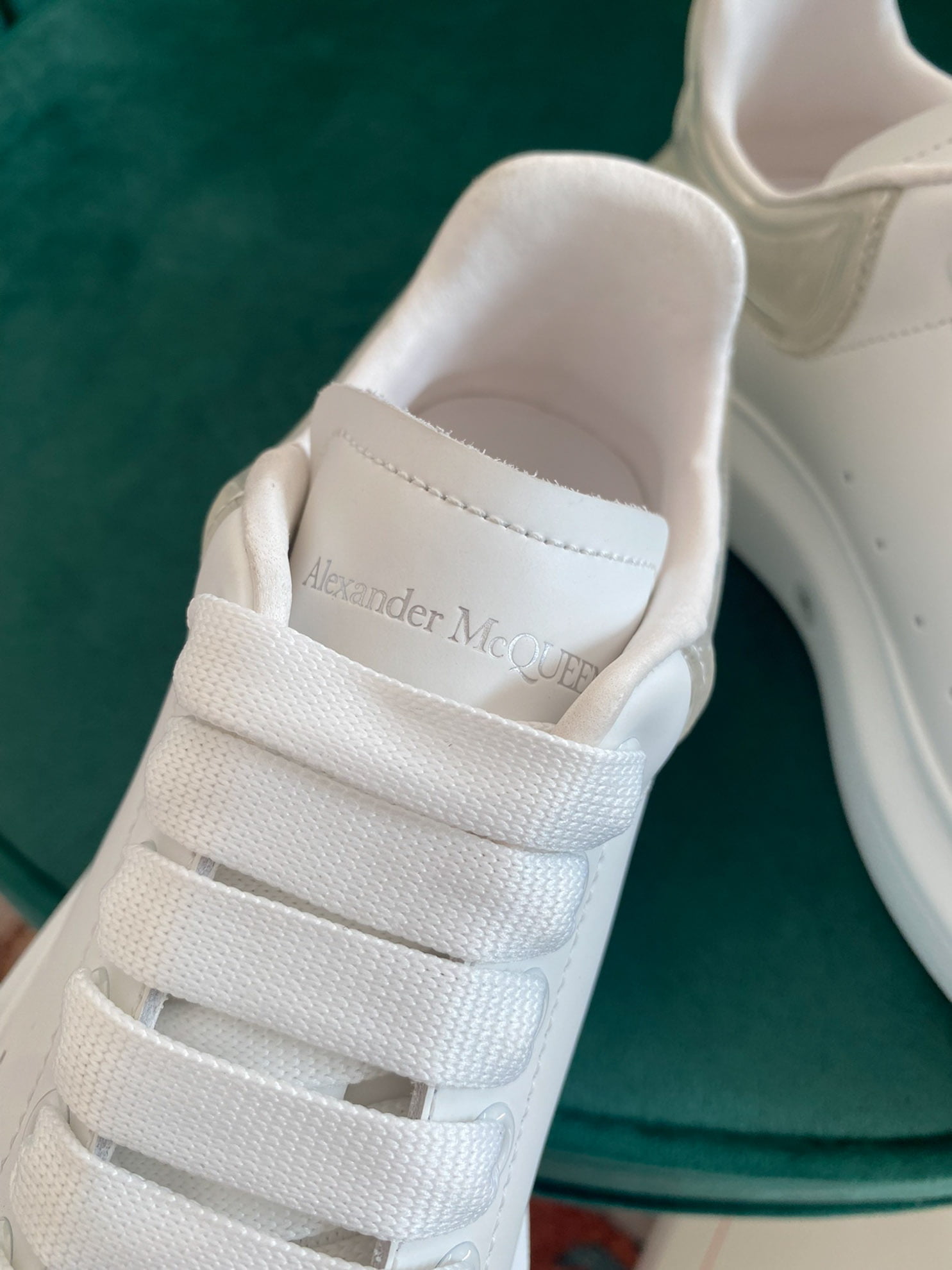 Giày Alexander Mcqueen Gót Trắng Trong