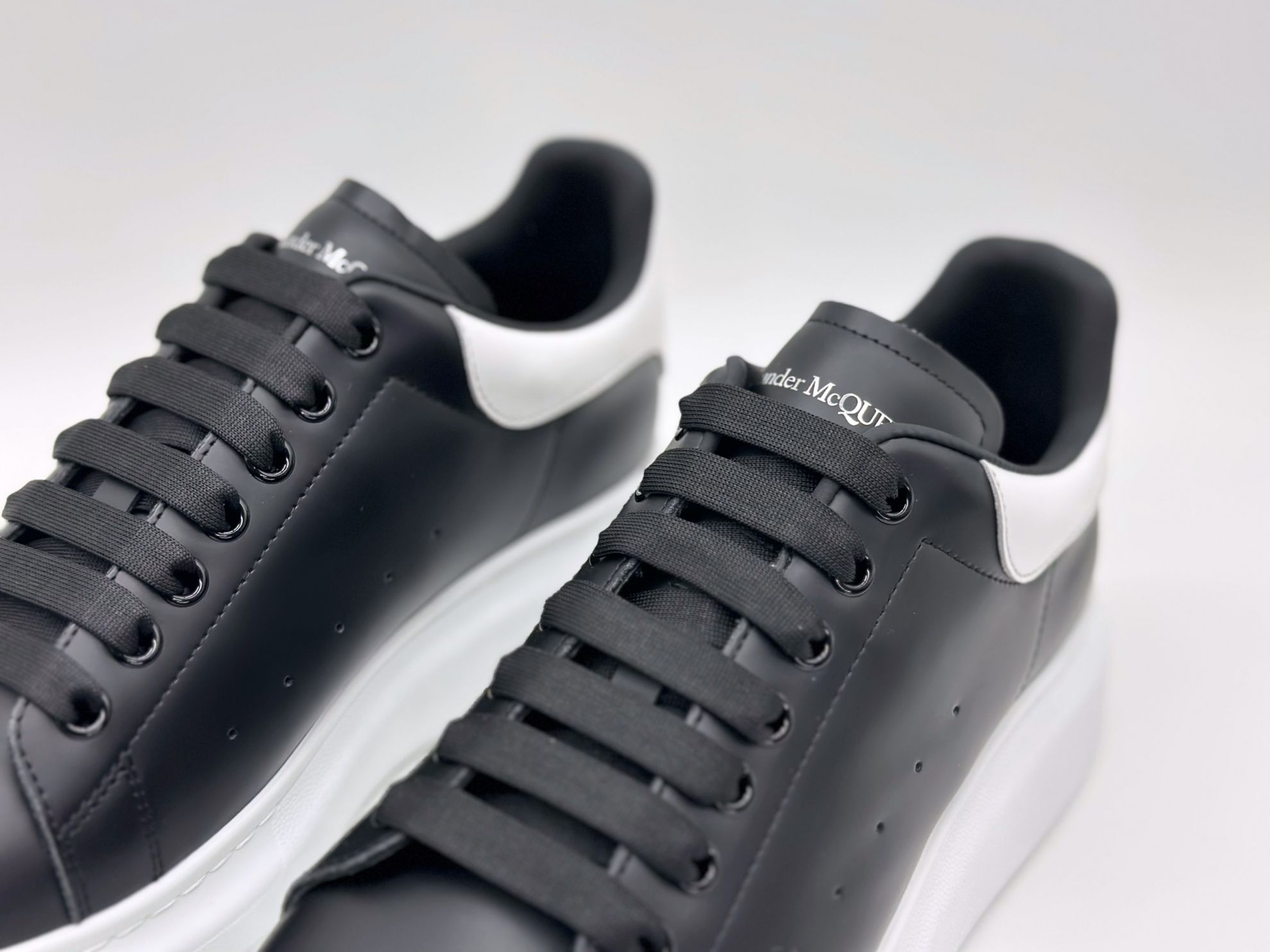 Giày Alexander McQueen Đen gót Trắng Like Auth