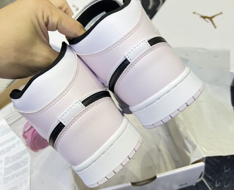 Air Jordan 1 Mid ‘Barely Rose’
