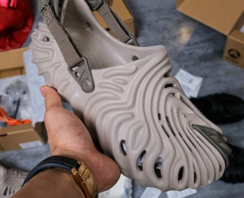 Dép Crocs Pollex Salehe Bembury Clog Menemsha Nâu