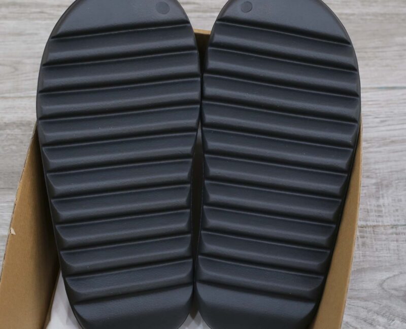 Dép Adidas Yeezy Slide ‘Onyx Black’ ( 2022 vân Nhám )
