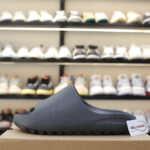 Dép Adidas Yeezy Slide ‘Onyx Black’ ( 2022 vân Nhám )