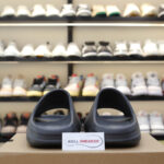 Dép Adidas Yeezy Slide ‘Onyx Black’ ( 2022 vân Nhám )