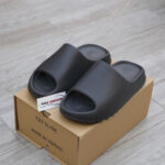 Dép Adidas Yeezy Slide ‘Onyx Black’ ( 2022 vân Nhám )