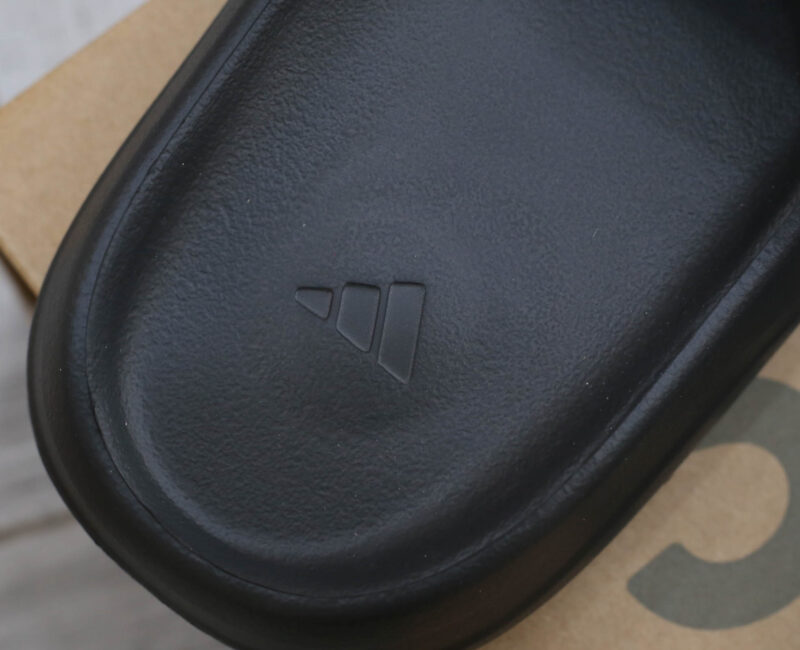 Dép Adidas Yeezy Slide ‘Onyx Black’ ( 2022 vân Nhám )