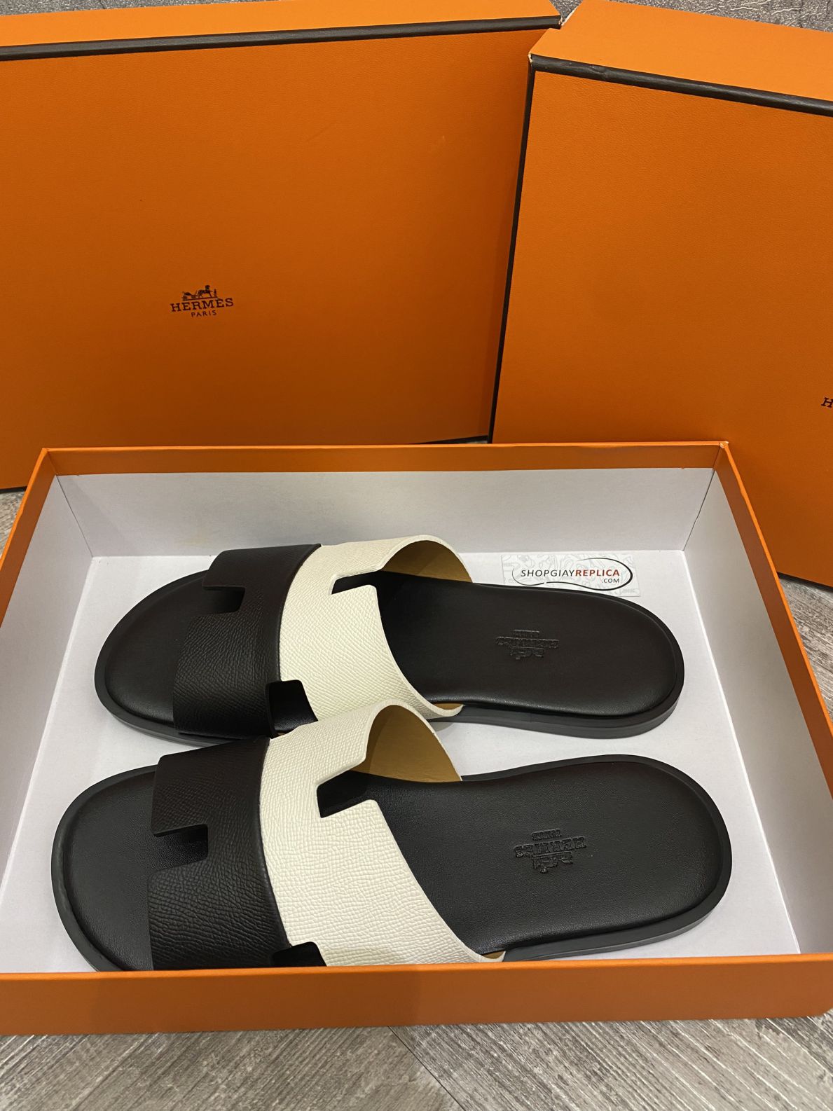 Dép Hermes Nam da Epsom (Sần) Bicolor Trắng Đen Siêu Cấp