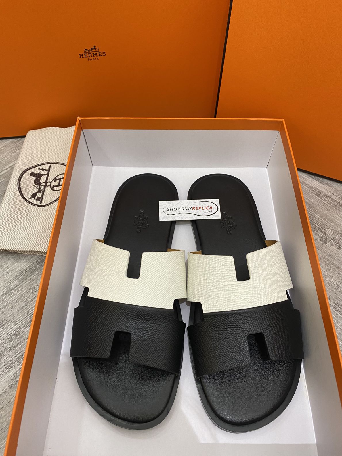 Dép Hermes Nam da Epsom (Sần) Bicolor Trắng Đen Siêu Cấp
