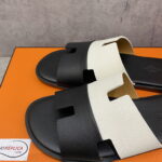 Dép Hermes Nam da Epsom (Sần) Bicolor Trắng Đen Siêu Cấp