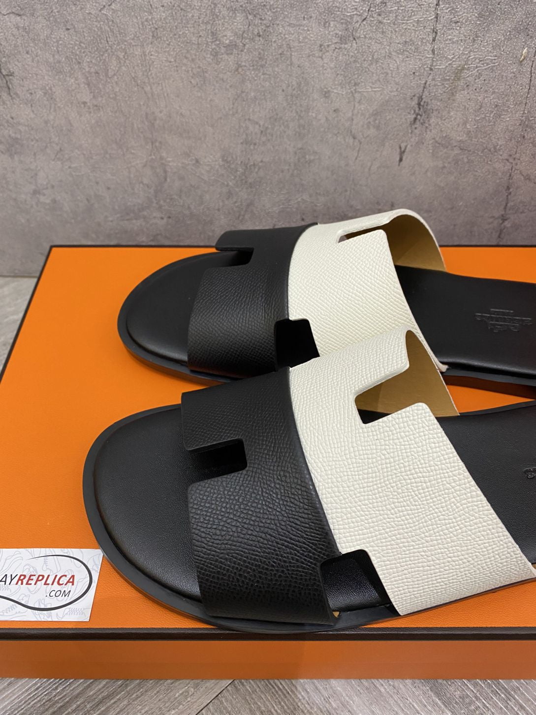 Dép Hermes Nam da Epsom (Sần) Bicolor Trắng Đen Siêu Cấp