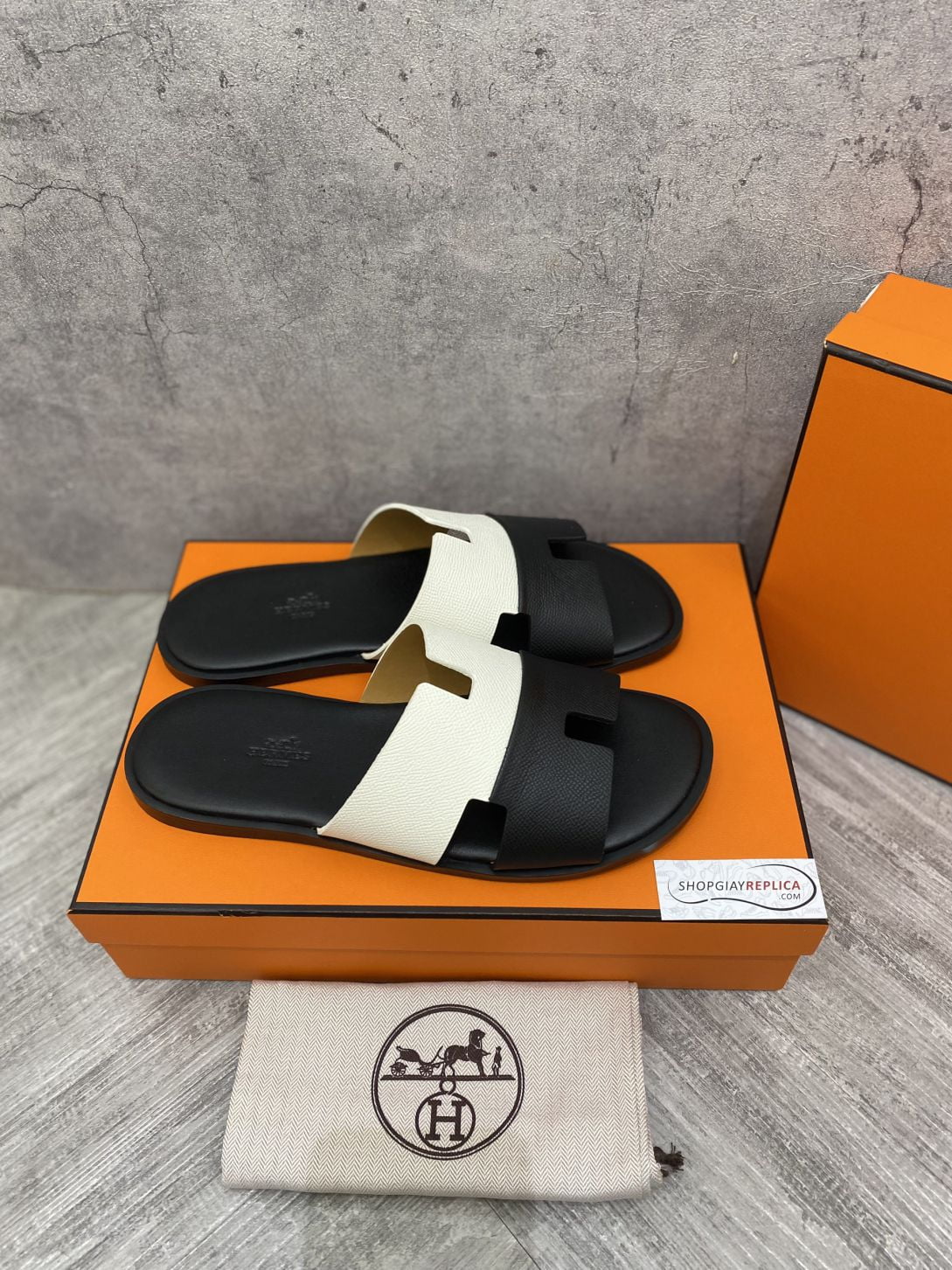 Dép Hermes Nam da Epsom (Sần) Bicolor Trắng Đen Siêu Cấp