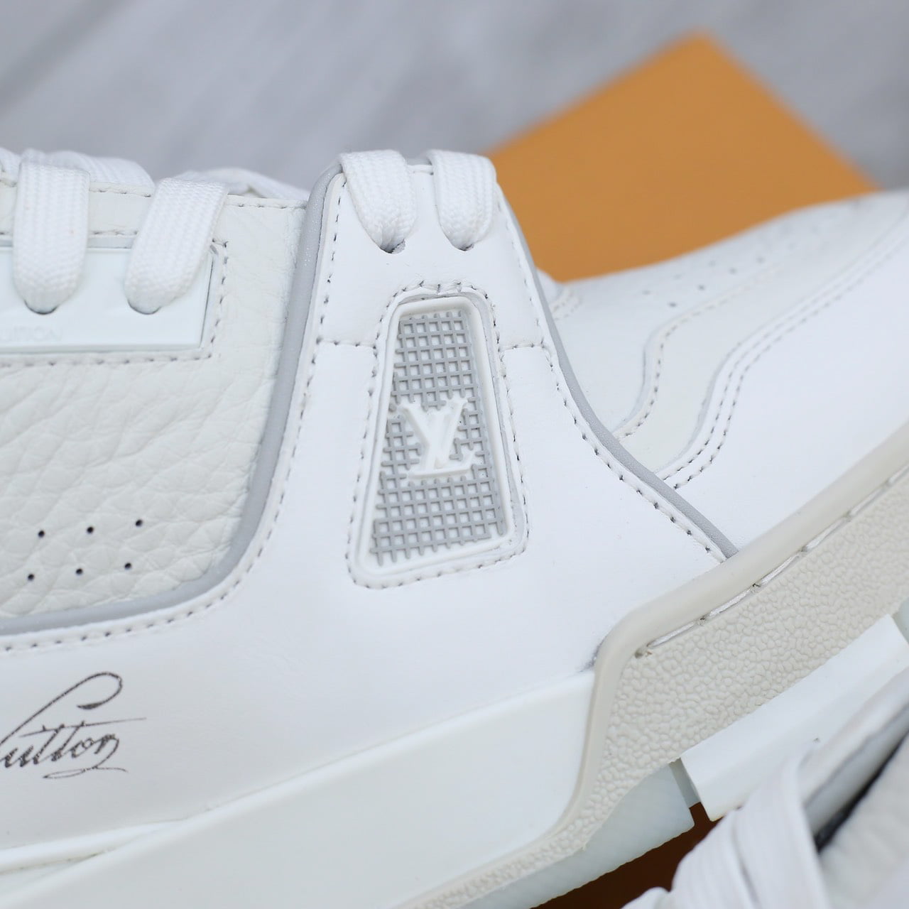 Giày Louis Vuitton Lv Trainer #54 Signature White Like Auth
