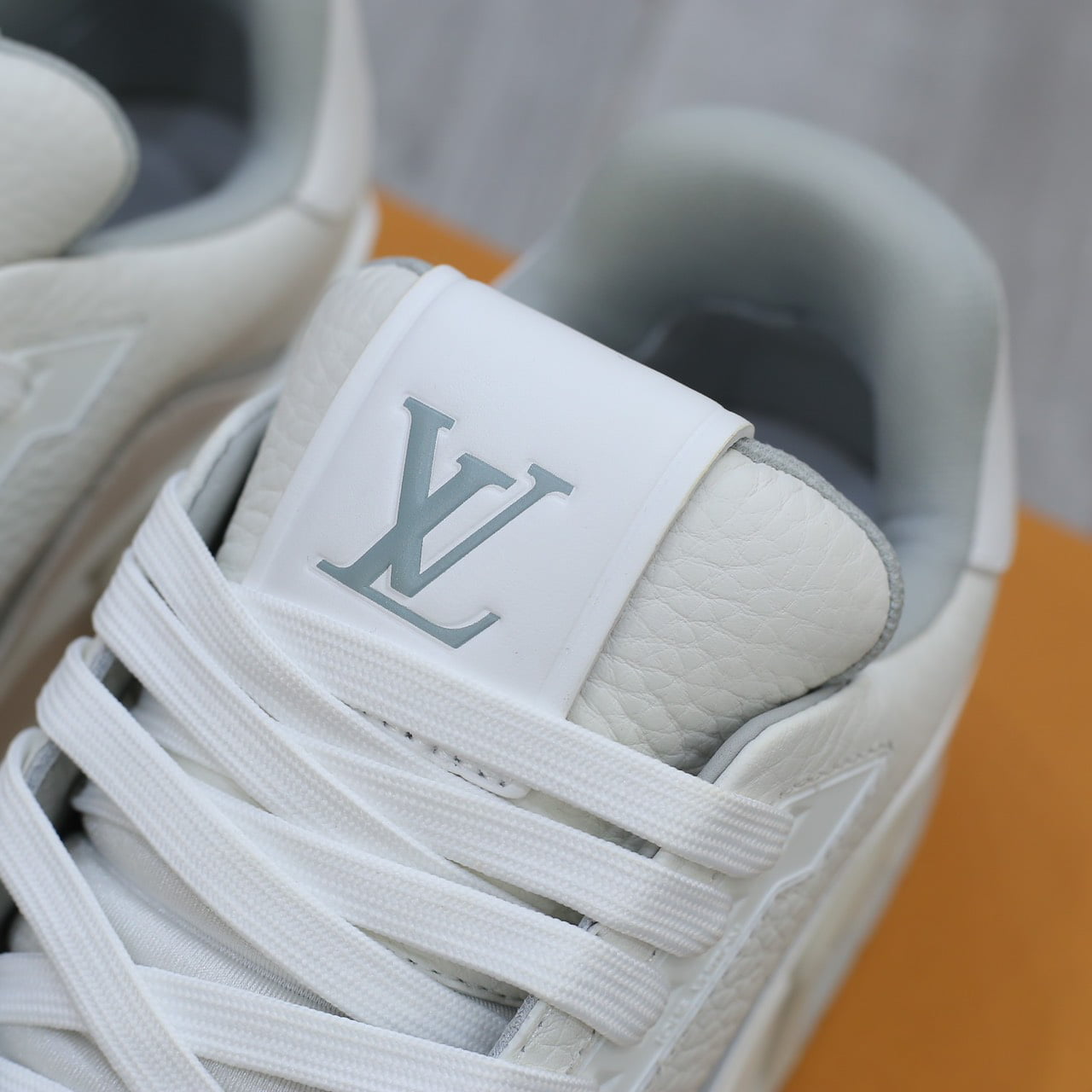 Giày Louis Vuitton Lv Trainer #54 Signature White Like Auth
