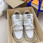 Giày Louis Vuitton Lv Trainer Monogram Beige quai Velcro Like Auth