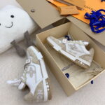 Giày Louis Vuitton Lv Trainer Monogram Beige quai Velcro Like Auth