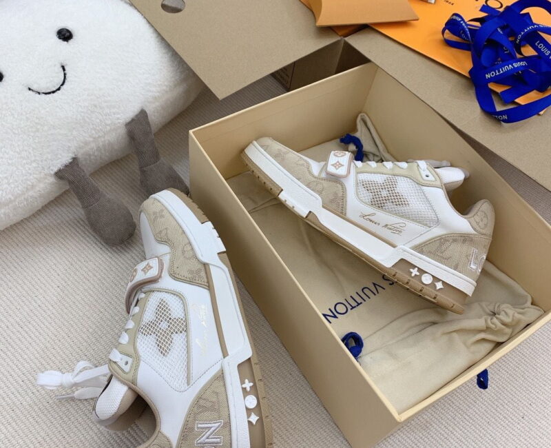 Giày Louis Vuitton Lv Trainer Monogram Beige quai Velcro Like Auth