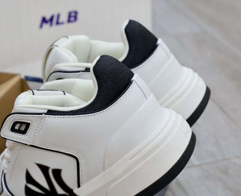 Giày MLB Chunky Liner Mid New York Yankees Black Like Auth