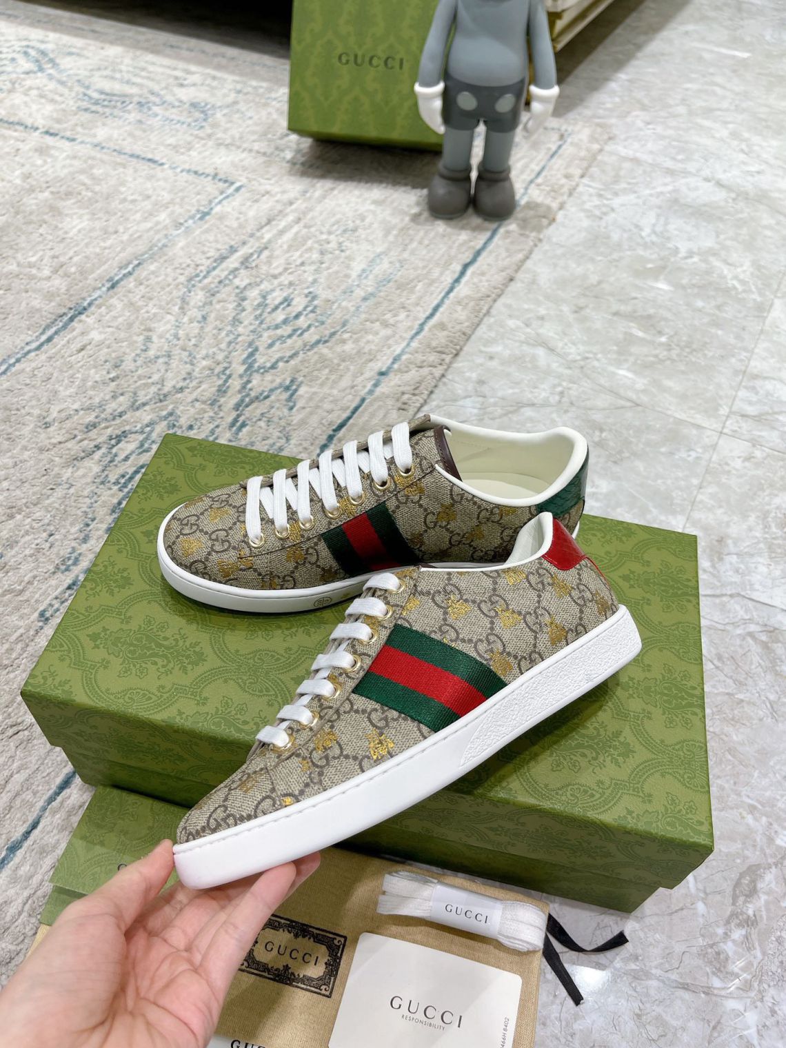 Giày Gucci Ace GG Supreme Canvas with Bees Like Auth
