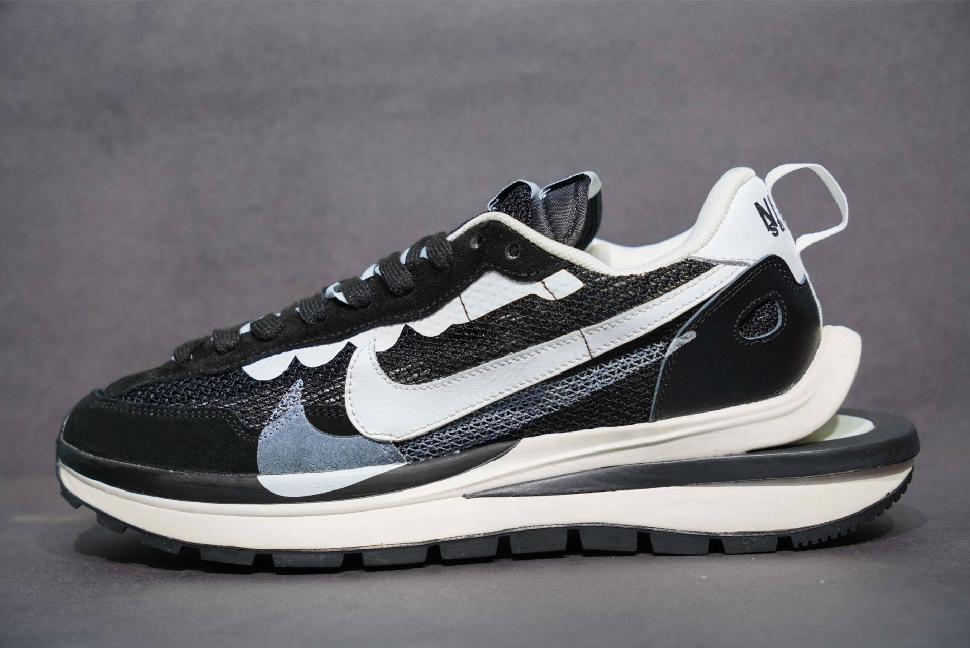 Giày Nike Sacai Vaporwaffle Black White Like Auth